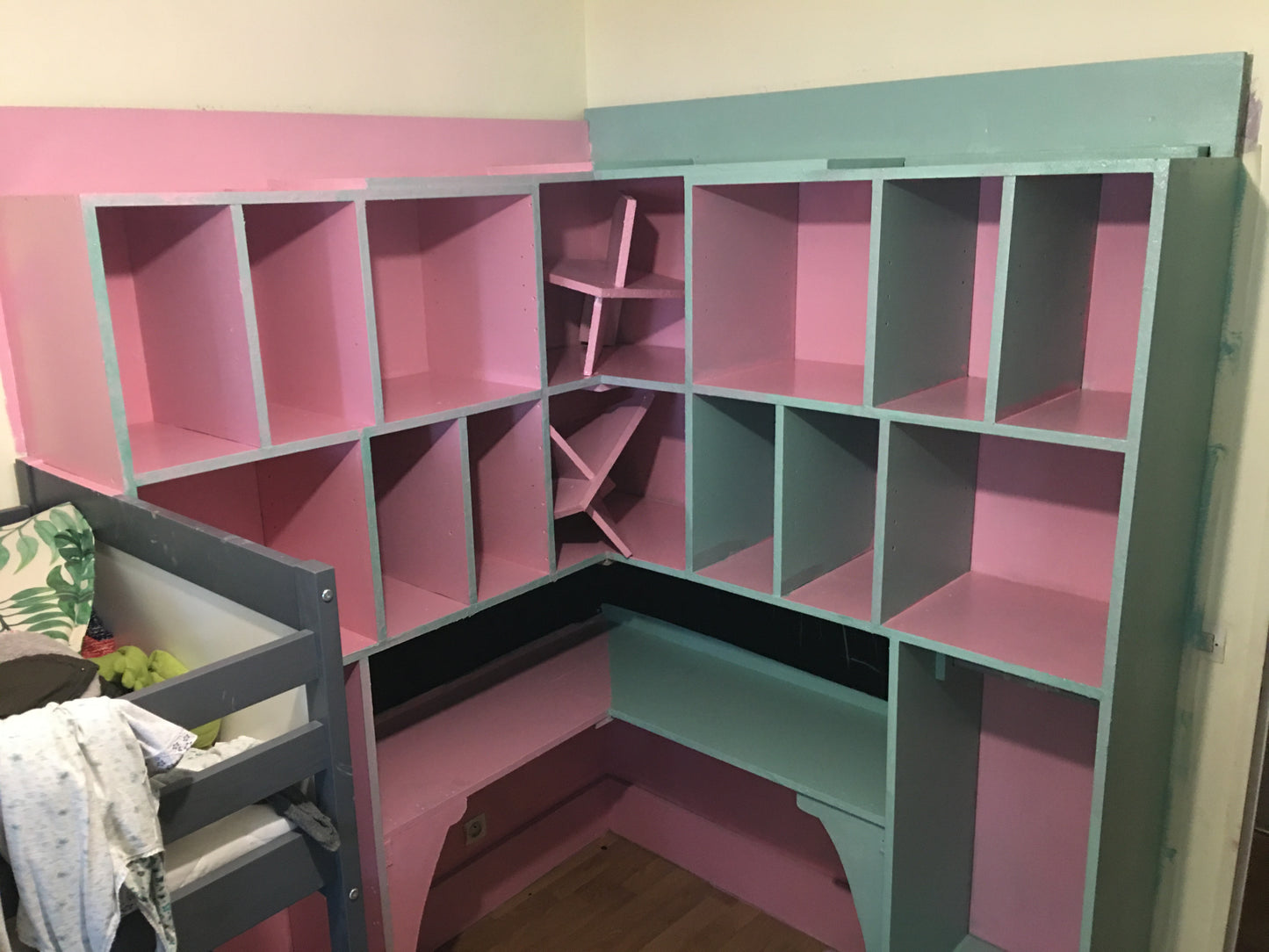 Imaginez et Créons vos meubles sur mesure.